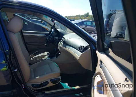 2002 BMW 325Xi из США, поврежденный, VIN WBAEU33462PF69598